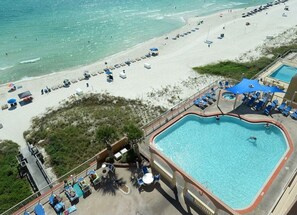 Lämmitetty uima-allas