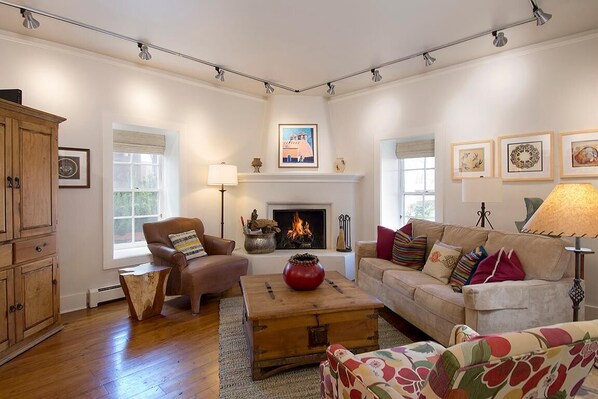 TV, fireplace, offices