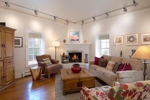 TV, fireplace, offices