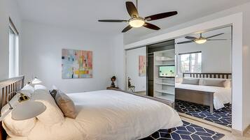 4 quartos, escrivaninha, ferros/tábuas de passar roupa