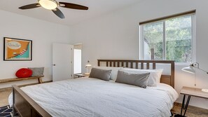 4 bedrooms, desk, iron/ironing board, free WiFi