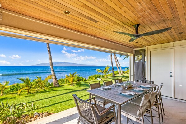 Outdoor dining - Easy Accessible Oceanfront Luxury Townhome in Puamana (Lahaina)