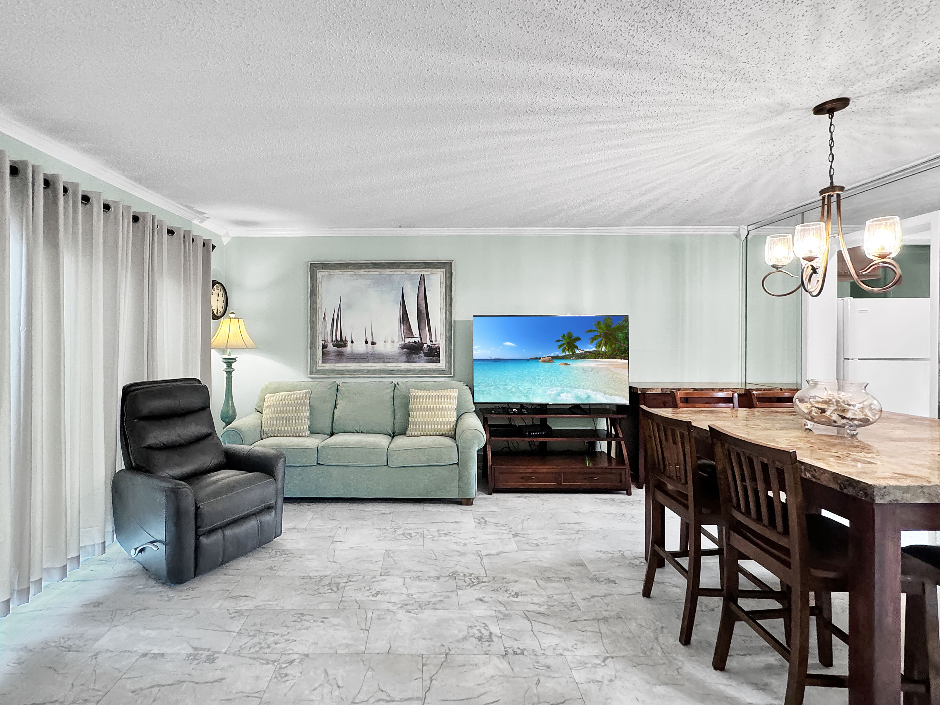 3BR/2.5BA Townhouse located in the Heart of Destin!!!!