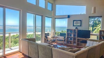 TV, DVD player, books, stereo