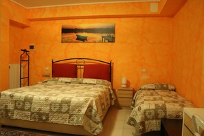 四人房 | 隔音、嬰兒床 (收費)、免費 Wi-Fi、床單