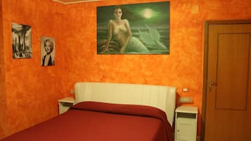 Habitació triple | Habitacions insonoritzades, bressols, wifi gratuïta i roba de llit