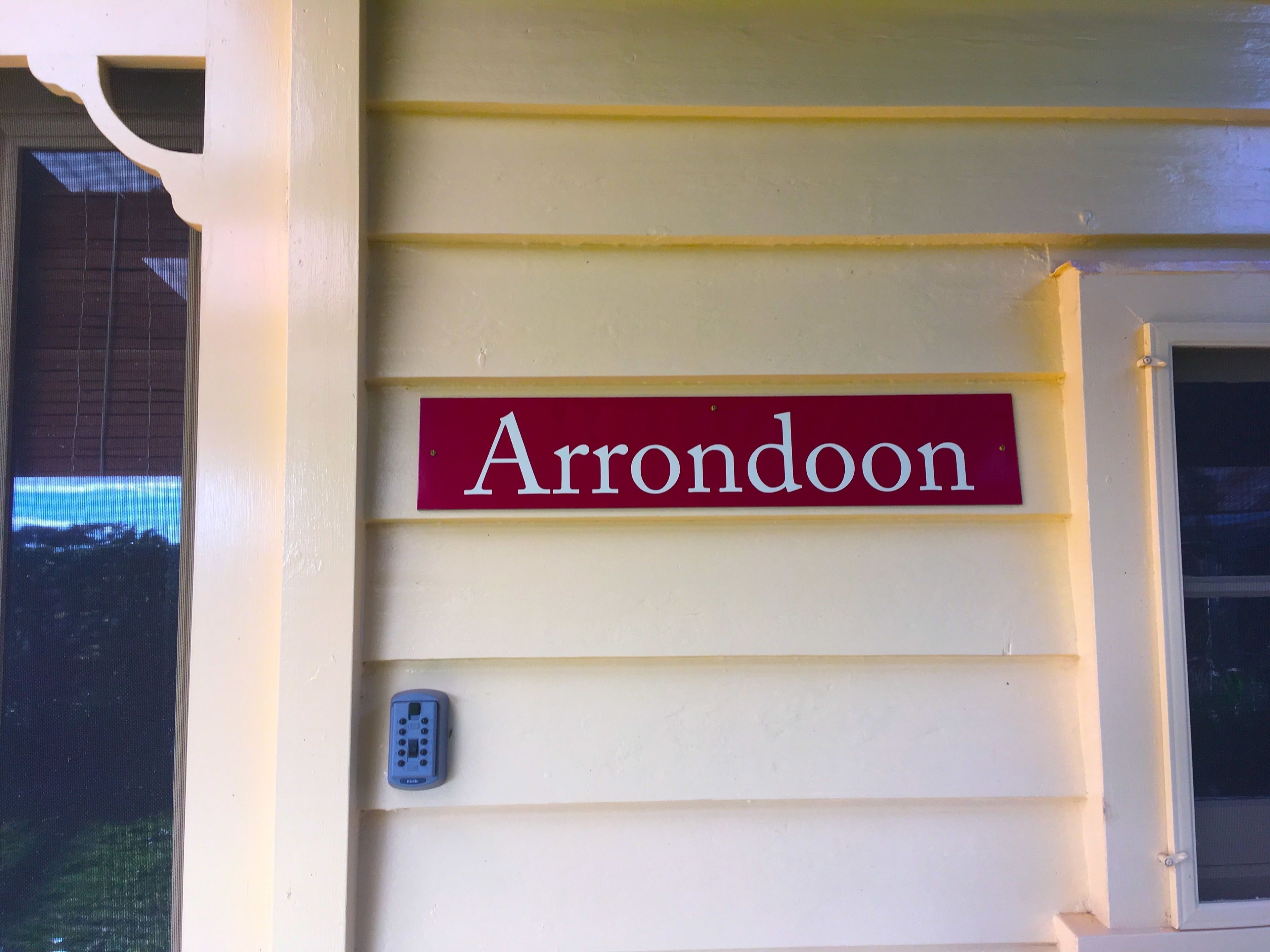 A sign reading "Arrondoon" on a building's exterior wall.
