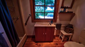 Ardlie Studio Cottage | Bathroom | Free toiletries, hair dryer, bathrobes, towels