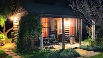 Studio Suite Tradisional, 1 Tempat Tidur Double, pemandangan kebun | Seprai premium dan didekorasi berbeda-beda