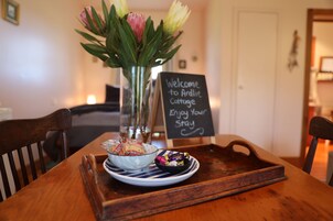 Suite estudio tradicional, 1 cama doble, vistas al jardín | Ropa de cama de alta calidad y decoración individual