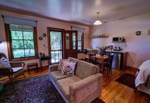 Ardlie Studio Cottage | Living area