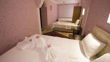 Family Room | Cots/infant beds, free WiFi