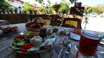 Free daily buffet breakfast