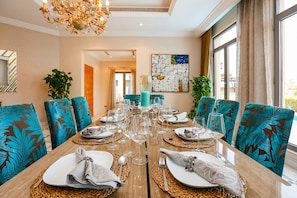 Villa, 6 Bedrooms | In-room dining - Kennedy Towers - Signature Villa L (Dubai)