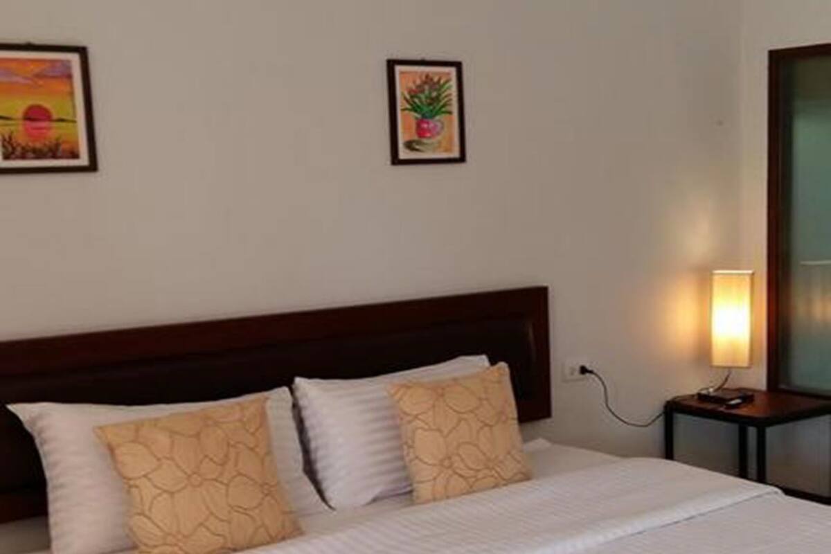 Iron/ironing board (on request), rollaway beds (surcharge), WiFi (free)