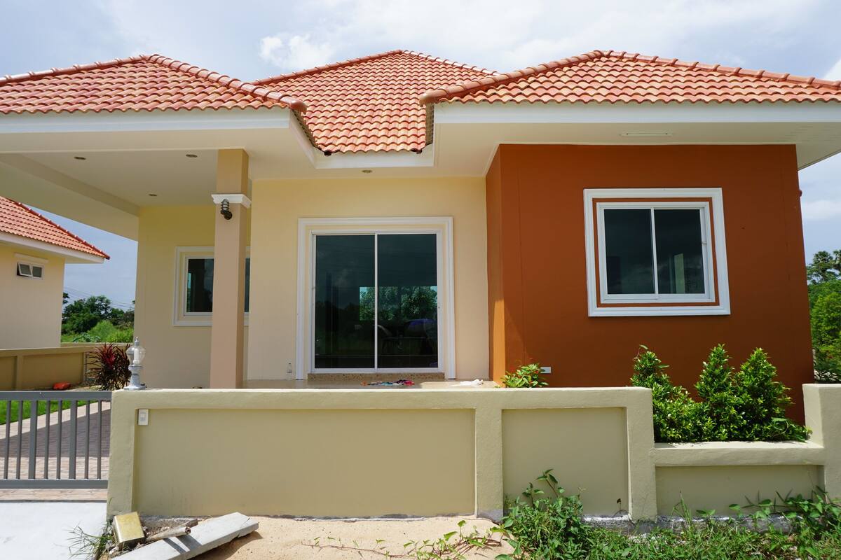 Deluxe Villa | Desk, blackout drapes, rollaway beds, free WiFi