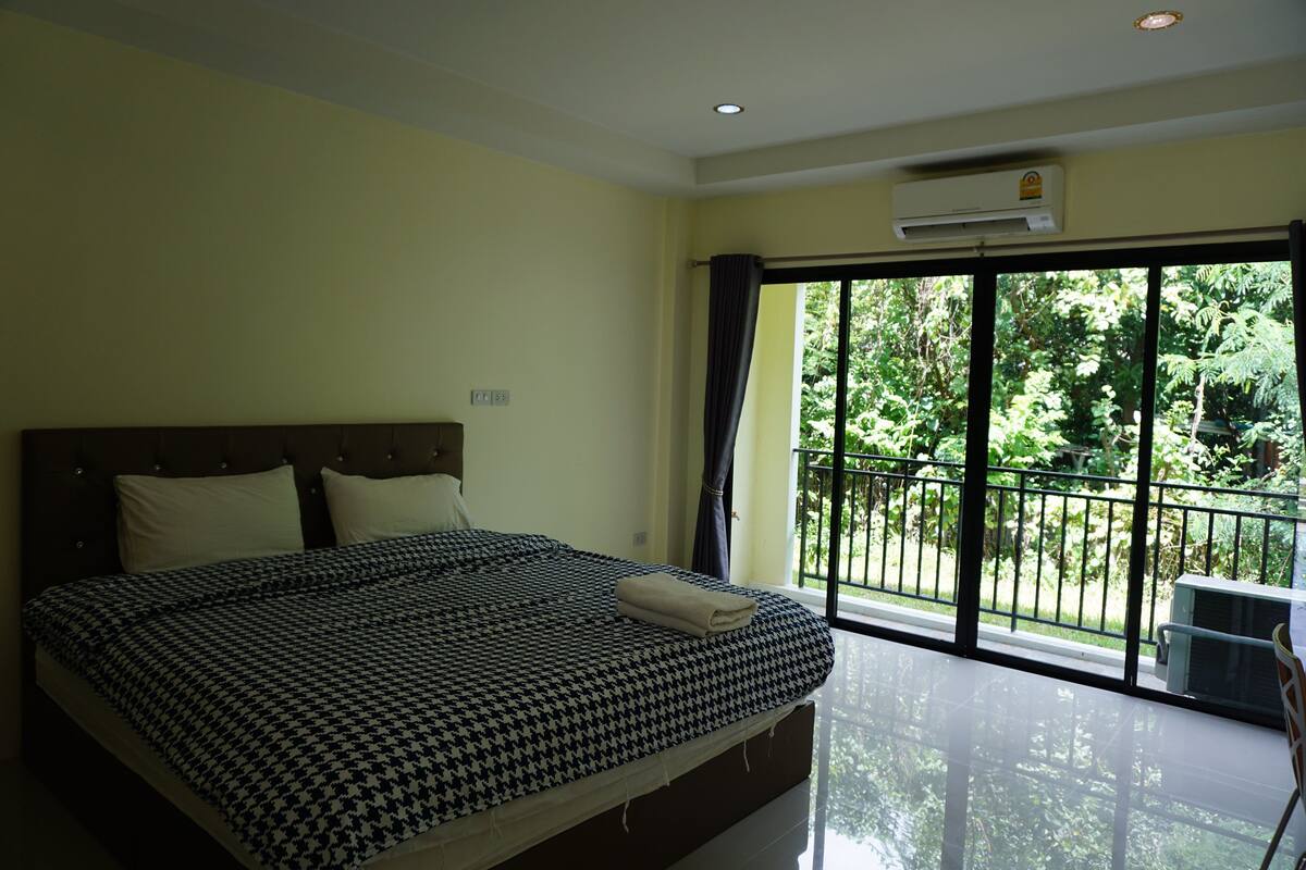 Superior Double Room | Desk, blackout drapes, rollaway beds, free WiFi