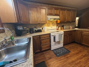 Private kitchen - A peaceful haven in the Smokies for birdwatchers and nature lovers alike. (Murphy)