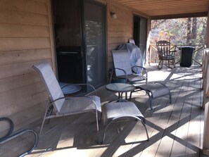 Terrace/patio - A peaceful haven in the Smokies for birdwatchers and nature lovers alike. (Murphy)