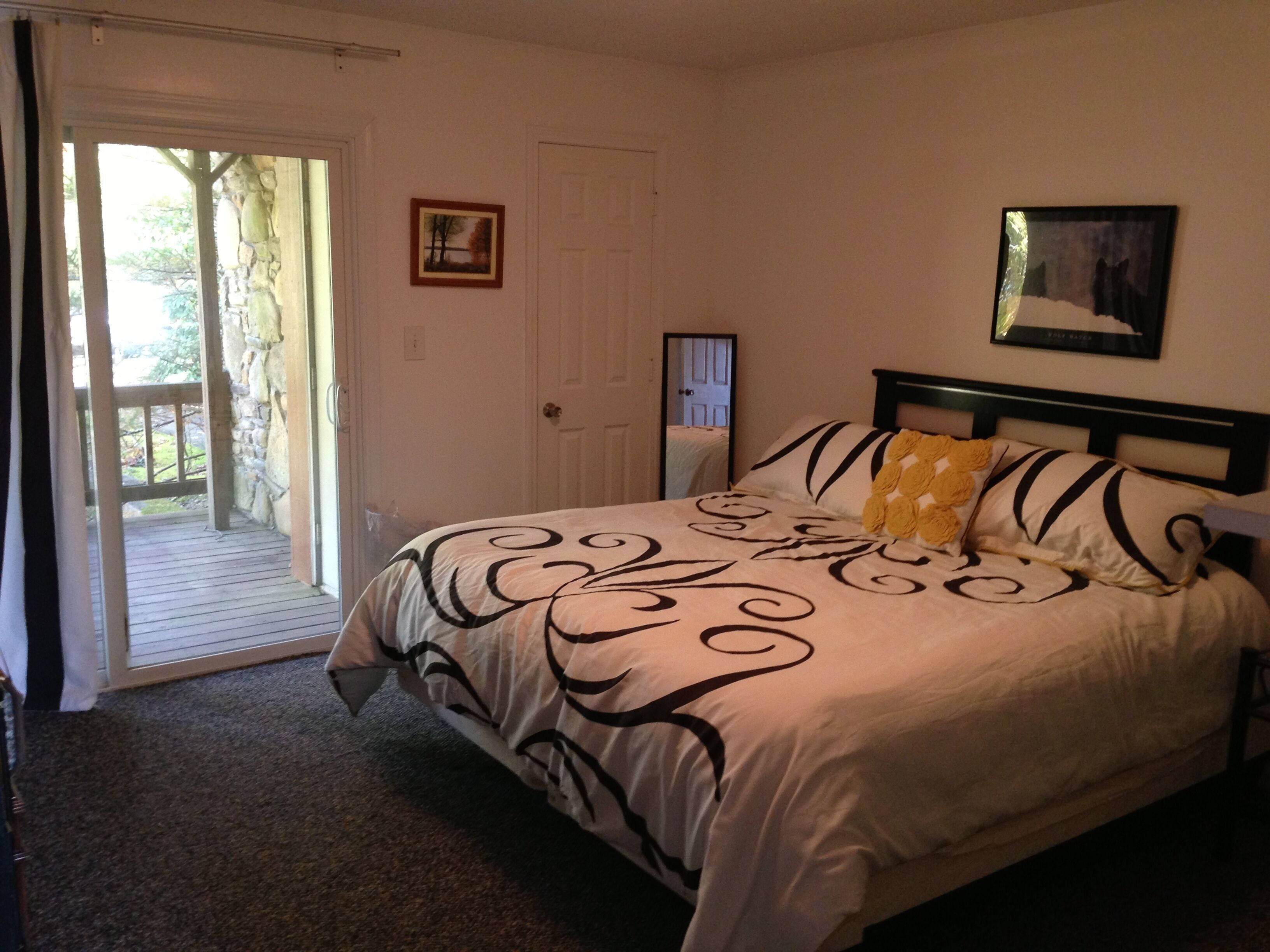 2 多间卧室、熨斗/熨衣板、上网接入、床单