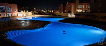ATTRACTIVE FRONT LINE detached villa with SUPERB Jacuzzi & fibre-optic Internet