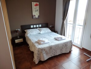 3 bedrooms, in-room safe, iron/ironing board, travel crib