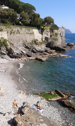 House in the green, 100 meters from the sea