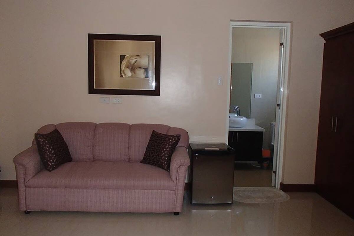 super deluxe family room | living area