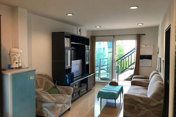 Flat-screen TV - Kitti Rose Home (Chiang Mai)