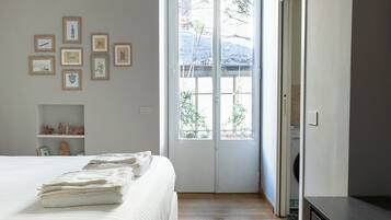 2 slaapkamers, een strijkplank/strijkijzer, wifi, beddengoed