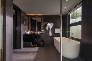 One Bedroom Pool Villa     | 욕실 | 무료 세면용품, 헤어드라이어, 목욕가운, 슬리퍼