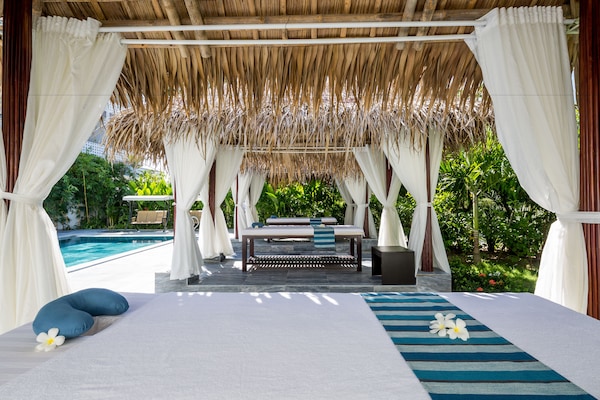 Couples treatment room(s), body treatments, hot stone massages