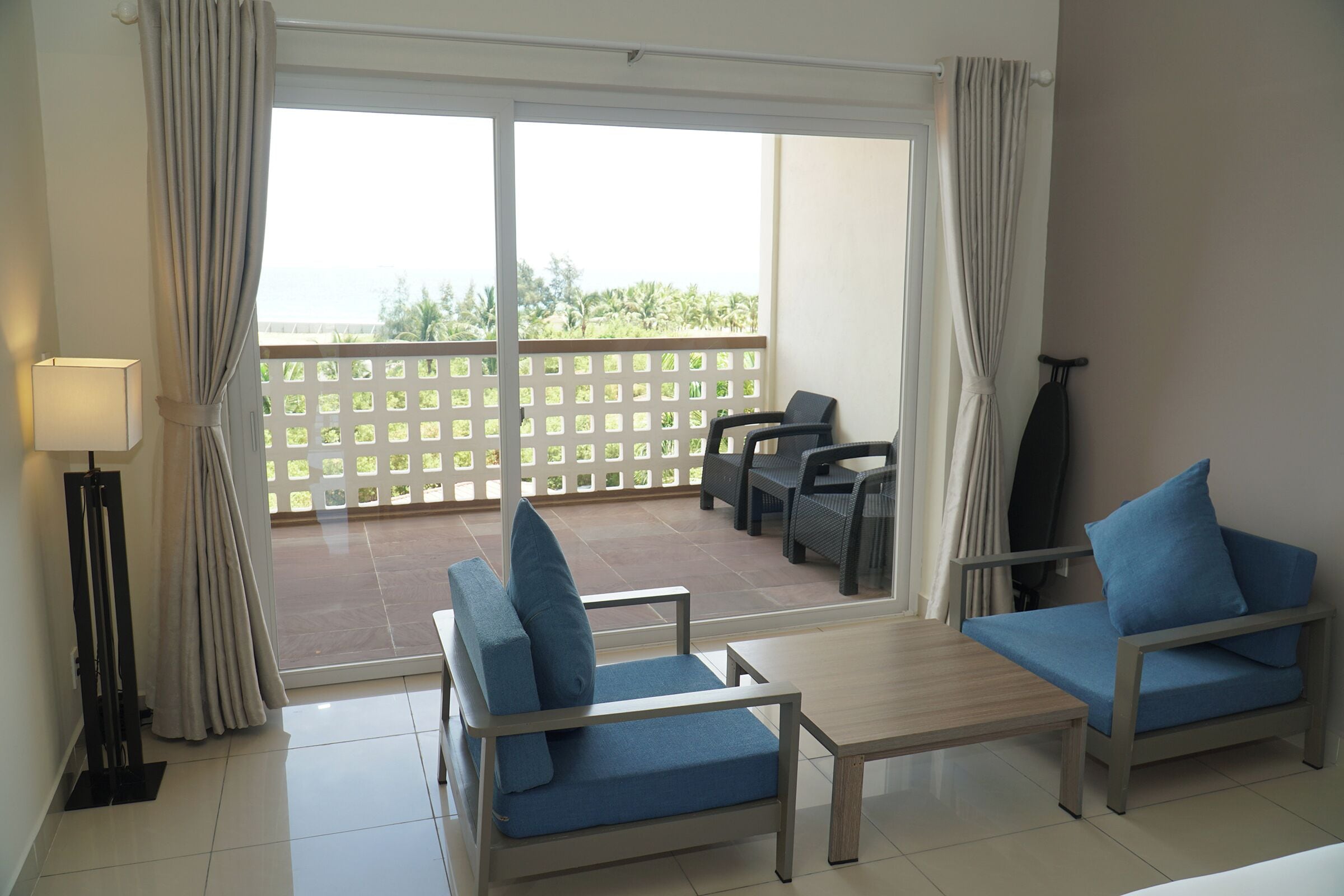 Deluxe Double or Twin Room | Minibar, in-room safe, desk, laptop workspace