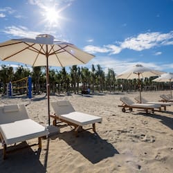 Private beach, sun-loungers, beach umbrellas, beach towels