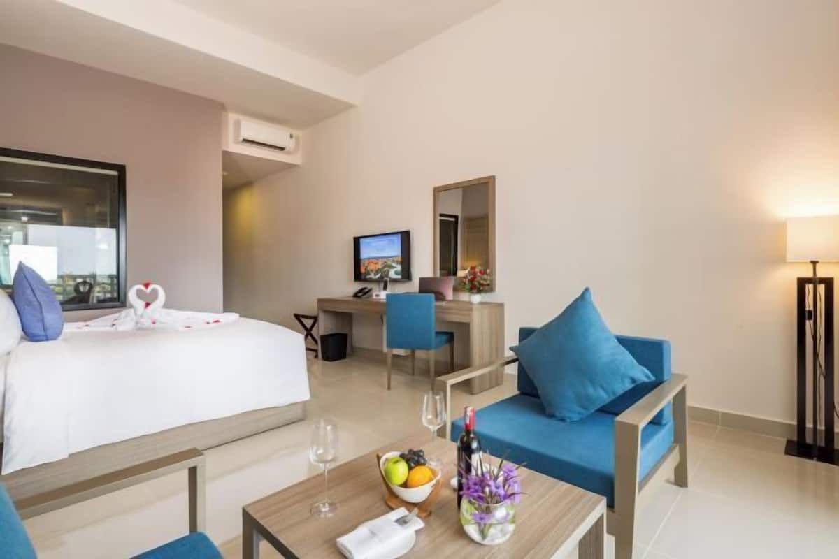 1 bedroom, minibar, in-room safe, desk