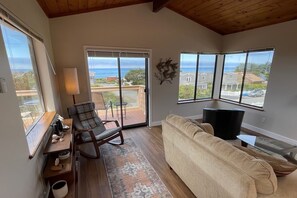 TV, fireplace, stereo, offices