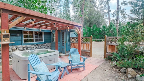 Little Dairy Haven: Romantic and Charming Studio with Spa!