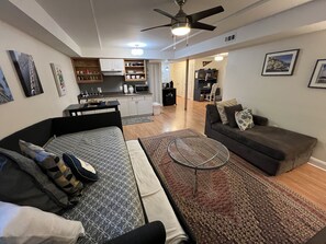 1 habitación, escritorio, tabla de planchar con plancha y wifi gratis