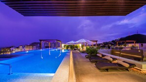 A heated pool - AMAZING 5* 1BR 2BA 5min to Beach FAB rooftop pool & jacuzzi by restaurant row. (Puerto Vallarta)