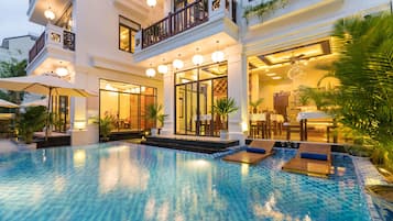 Superior Room, 1 King Bed, Private Bathroom | Outdoor pool | Outdoor pool, pool umbrellas, sun loungers