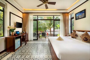 Minibar, in-room safe, desk, blackout curtains - Hoi An Discovery Villa (Da Nang)