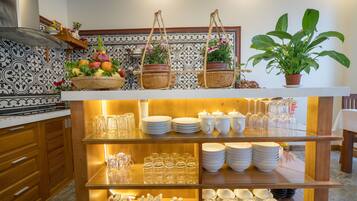 Breakfast (VND 80000 per person)