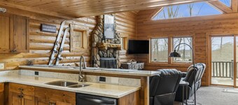 Cozy Mountain Cabin Retreat with Hot Tub – Just Steps from the Slopes