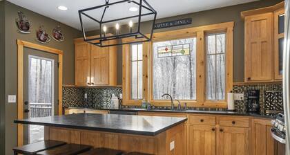 The Highlands - Brand New Beautiful Addition - 7 Bedrooms, Ski-In/Ski-Out!