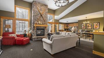 TV connectée, cheminée, lecteur de DVD