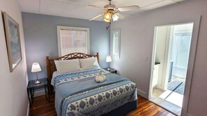 2 bedrooms, iron/ironing board, free WiFi, bed sheets - 213 Ohio St: Blue Parrot Paradise Island Cottage (Fort Myers Beach)