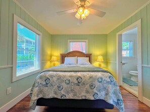 2 bedrooms, iron/ironing board, free WiFi, bed sheets - 213 Ohio Cozy Cottage Just Short Walk to Beach (Fort Myers Beach)