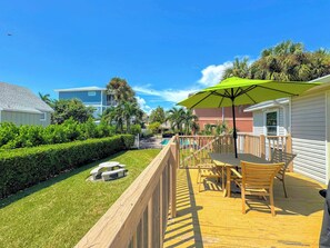 Outdoor dining - 213 Ohio Cozy Cottage Just Short Walk to Beach (Fort Myers Beach)