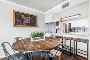 Dining - 114- Beach Level Beauty, Newly renovated, Walkout Balcony, FREE beach service (Destin)