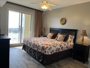 3 Schlafzimmer, Schreibtisch, Bügeleisen/Bügelbrett, Reisekinderbett